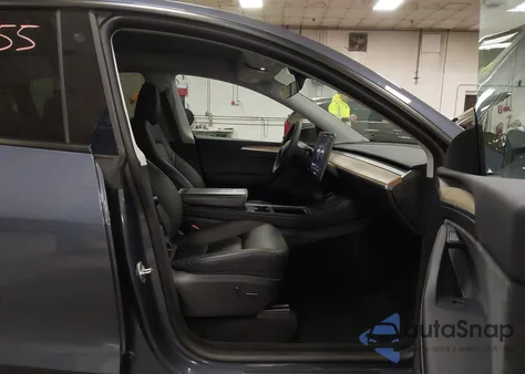 2023 Tesla Model Y Awd/Long Range Dual Motor All-Wheel Drive z USA, uszkodzony, nr VIN 7SAYGDEE1PA081905